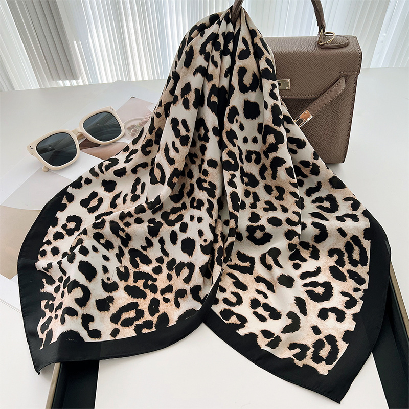 70 ซม.หรูหราเสือดาวพิมพ์ผ้าพัน - Scarf Silk Square บทวิจารณ์และราคา