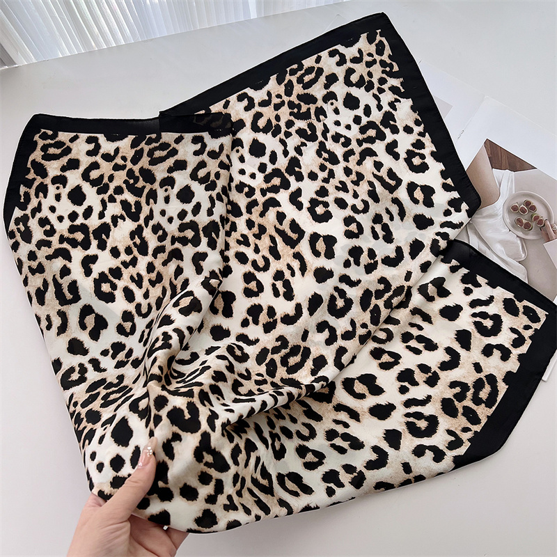 70 ซม.หรูหราเสือดาวพิมพ์ผ้าพัน - Scarf Silk Square บทวิจารณ์และราคา